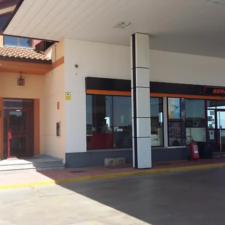 Area De Servicio Cerrillos, H-cc-651 Hotel Peraleda de la Mata